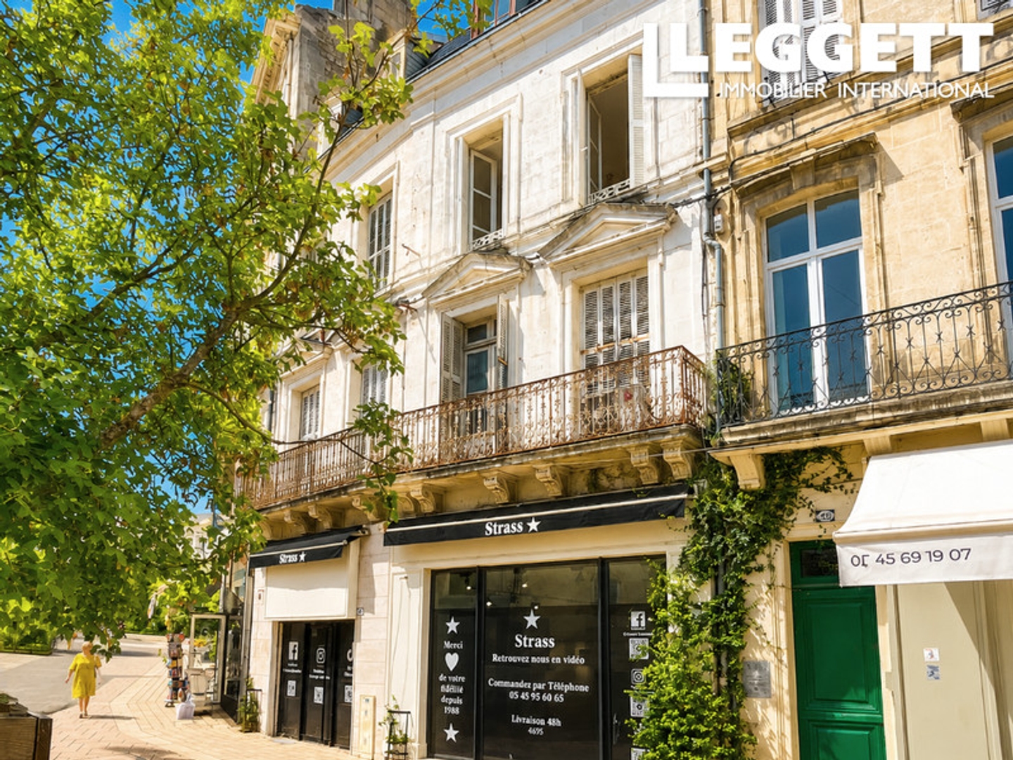 Emplacement d'exception pour cet immeuble de caractère - hypercentre piéton d'Angoulême.