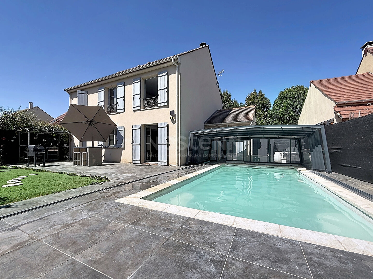 Maison individuelle avec piscine