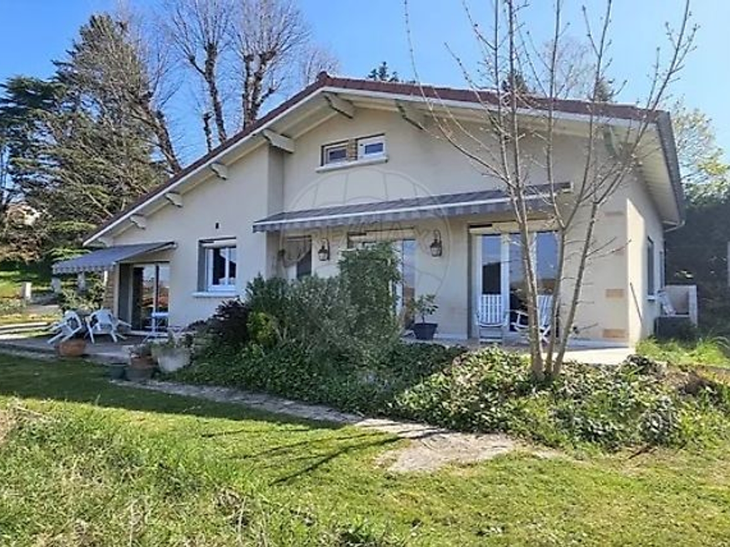 Maison à vendre - 5 pièces - 148m2 - Montmerle-Sur-Saône (01090)