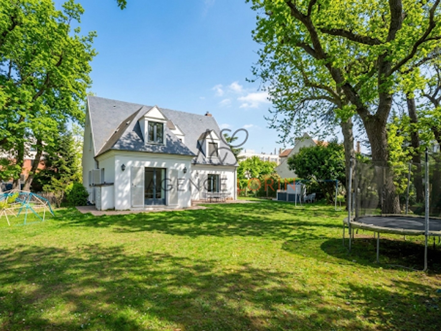 Maison 9 pièces 214 m²