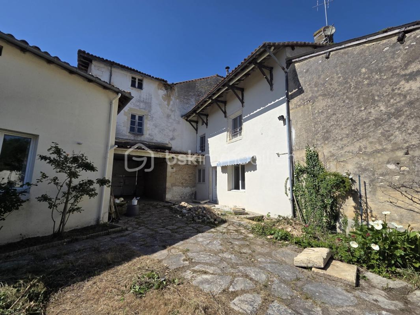 Immeuble à vendre - 3 pièces - 75m2 - Chaunay (86510)