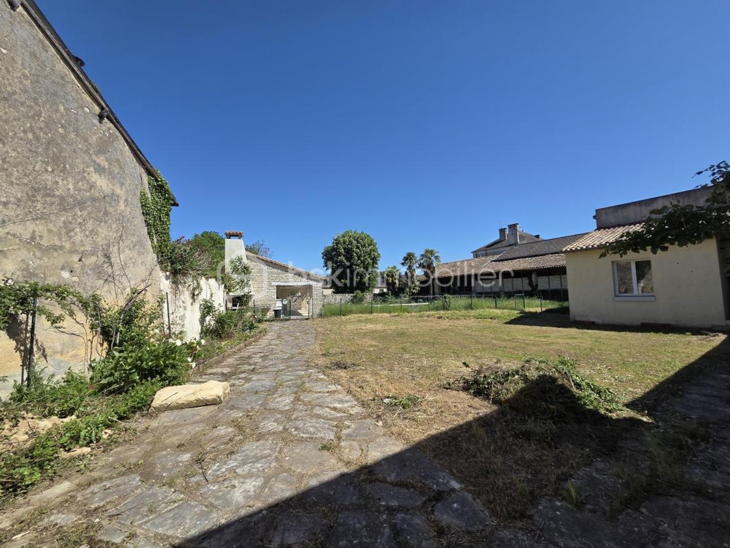 Immeuble à vendre - 3 pièces - 75m2 - Chaunay (86510)