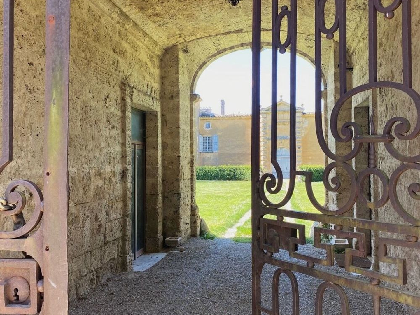 Maison à vendre - 30 pièces - 1380m2 - Chabeuil (26120)