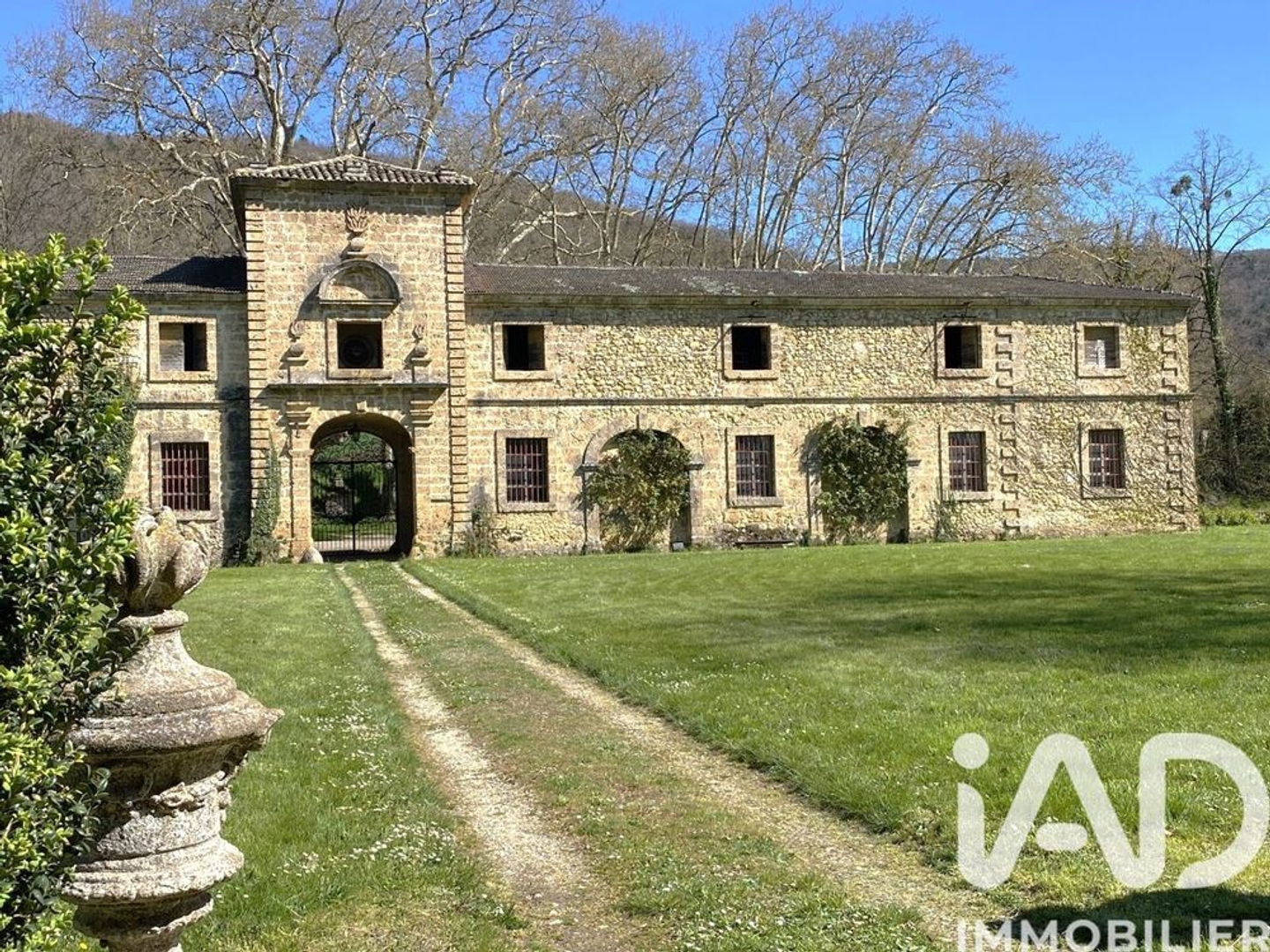 Maison à vendre - 30 pièces - 1380m2 - Chabeuil (26120)