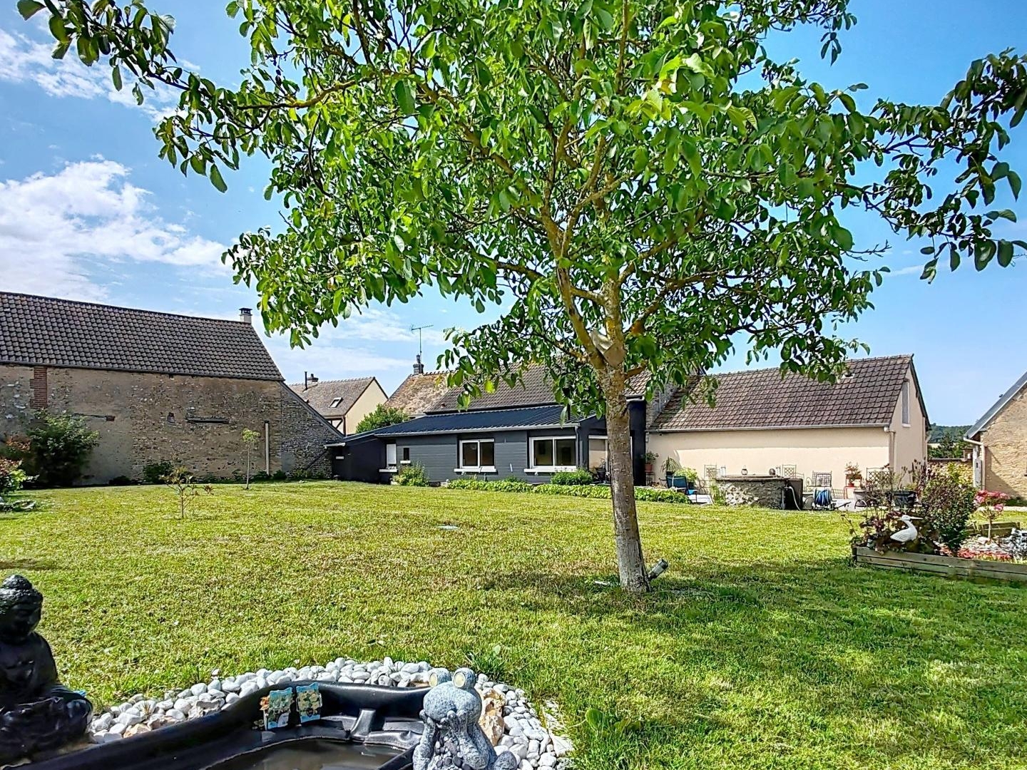 Maison familiale avec beau terrain