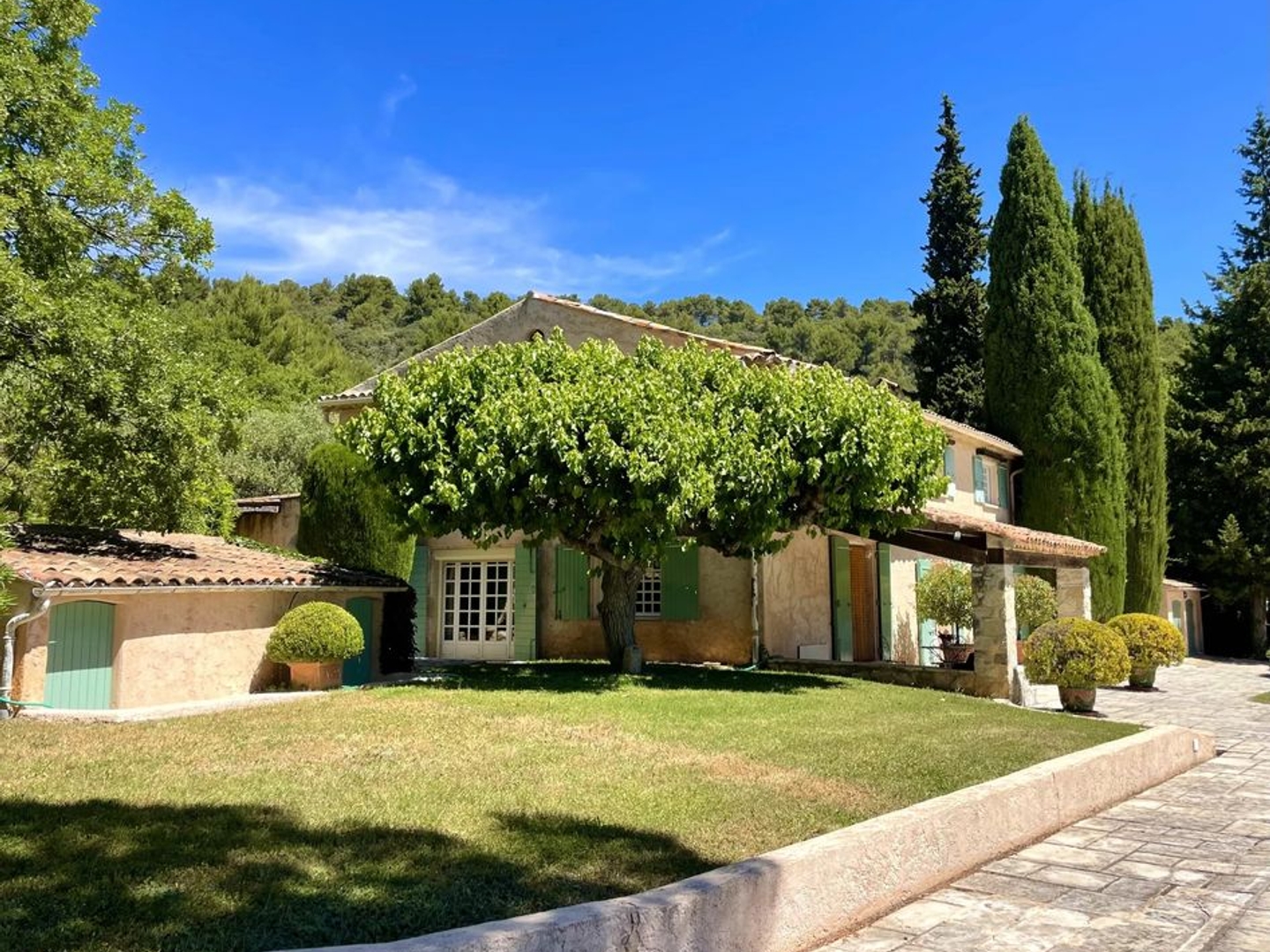 Villa 11 pièces 336 m²