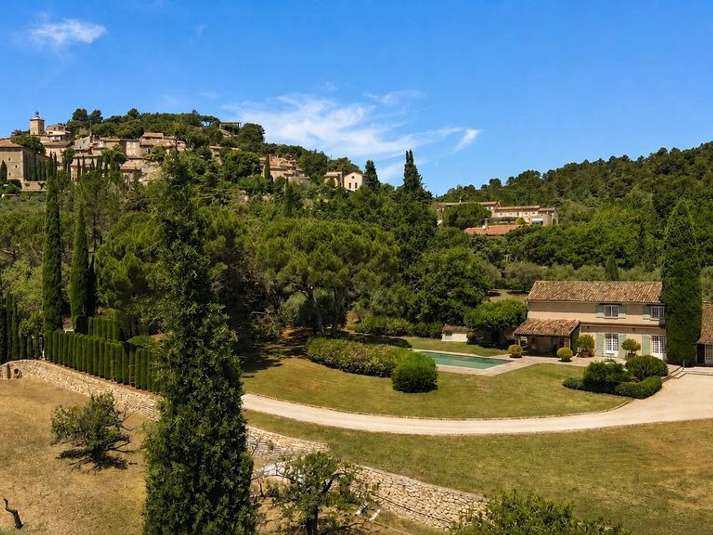 Maison à vendre - 11 pièces - 336m2 - Moissac-Bellevue (83630)