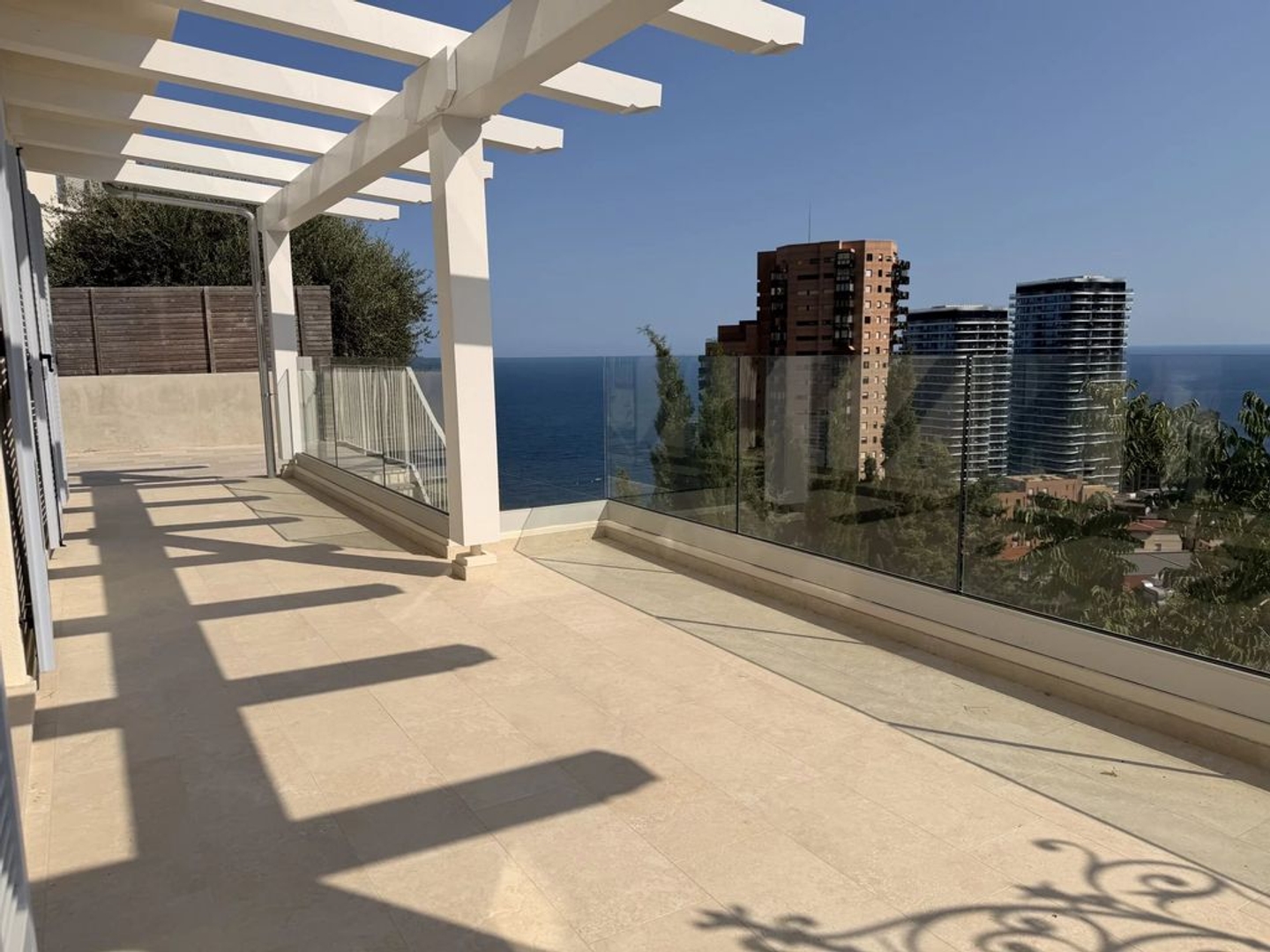 Appartement à vendre - 5 pièces - 106m2 - Roquebrune-Cap-Ma... (06190)