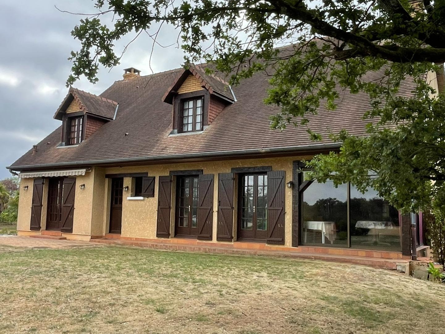 Maison 240 m² au calme, terrain, proche commerces