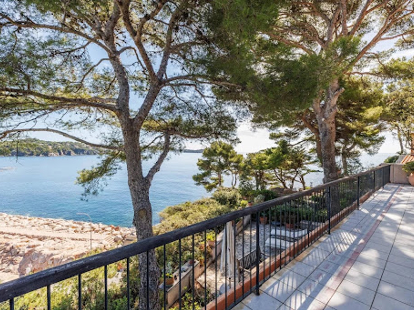 Maison à vendre - 220m2 - Hyères (83400)