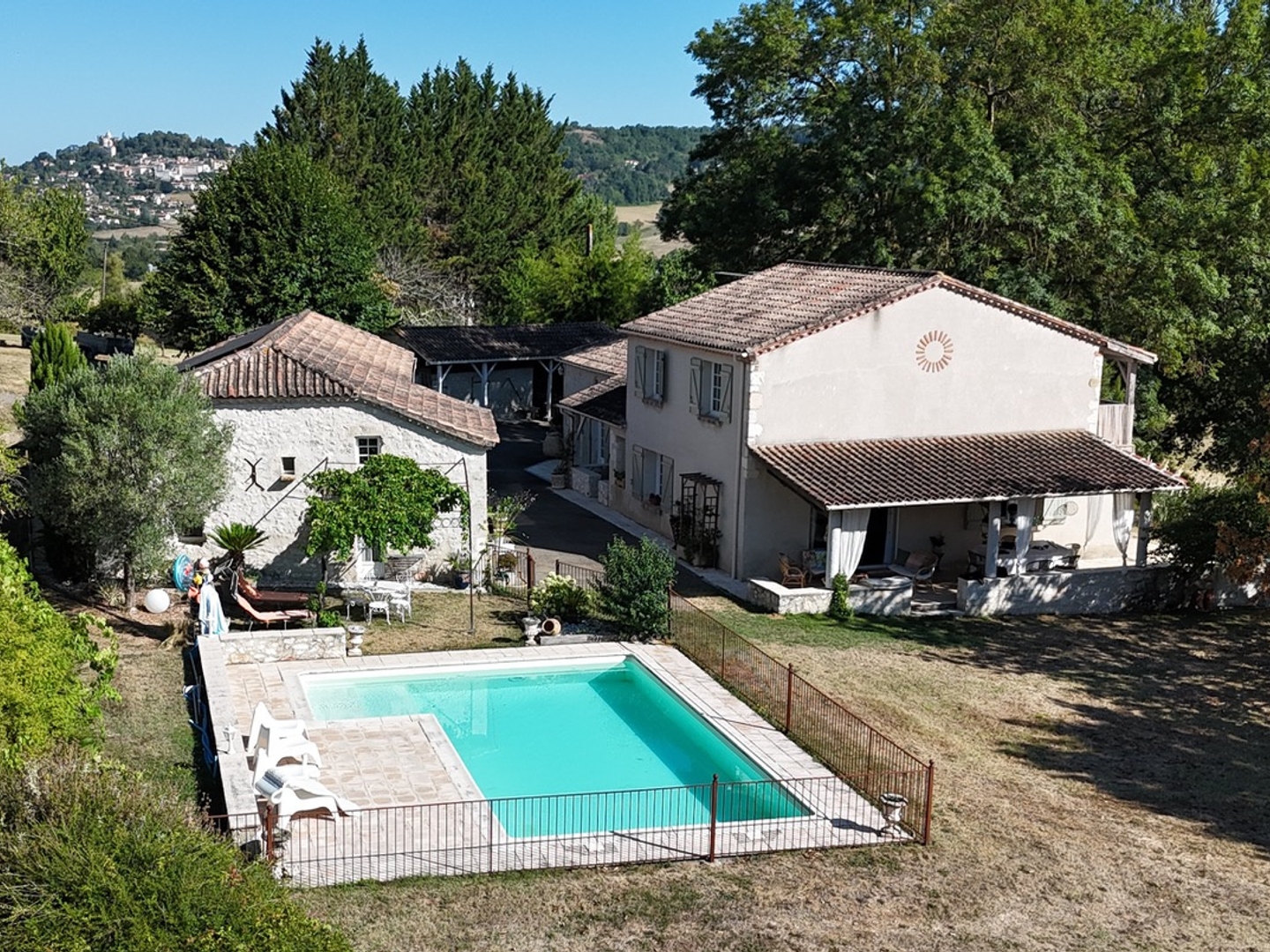 Maison de campagne de charme avec maison d'amis, piscine et vues panoramiques