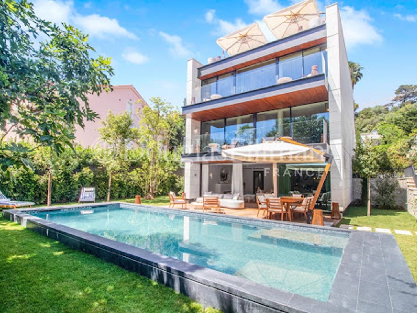 Villa 10 pièces 274 m²