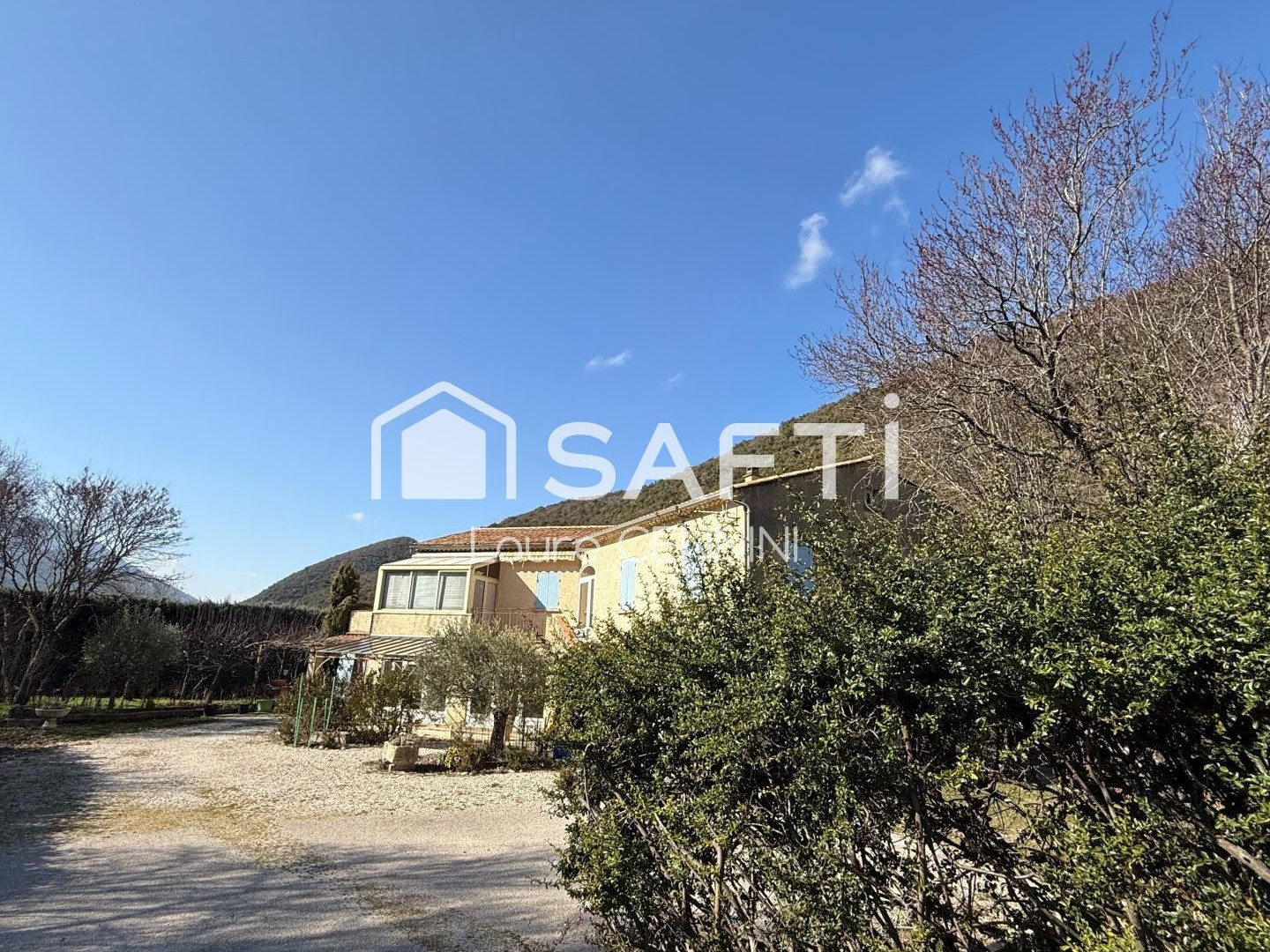Maison de belle facture sur 12 500 m² de terrain