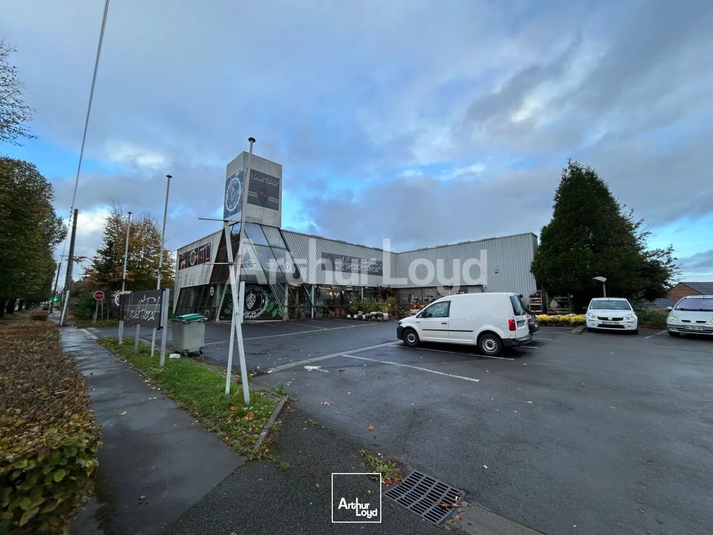Vente locaux commerciaux à Saint-Martin-lez-Tatinghem avec parking privatif