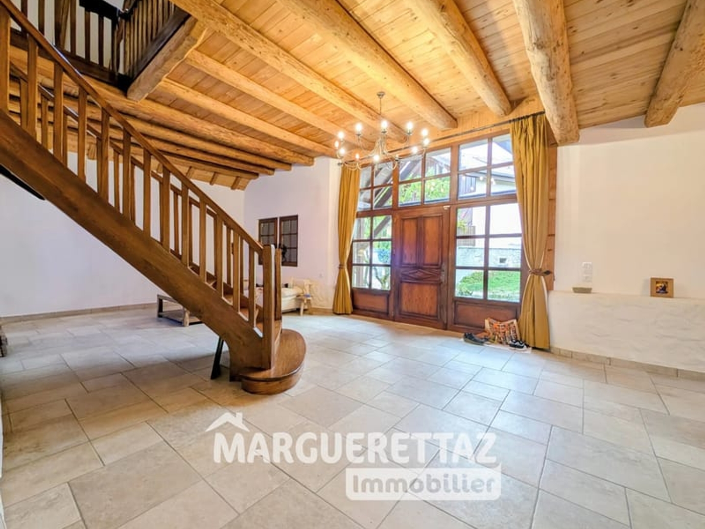 Maison à vendre - 6 pièces - 224m2 - Ville-En-Sallaz (74250)