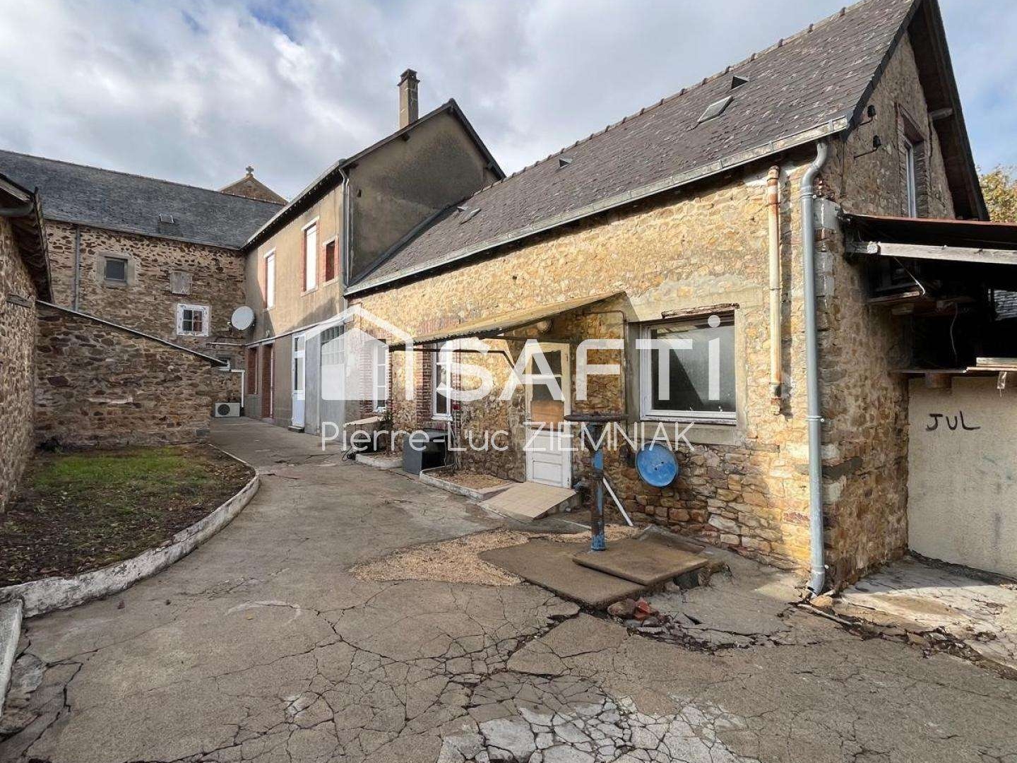 Magasin à vendre - 6 pièces - 569m2 - Villiers-Charlemagne (53170)
