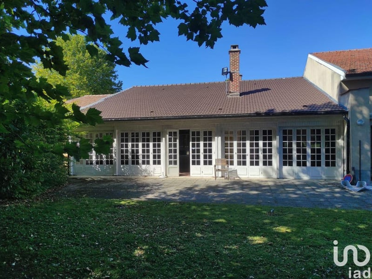 Immeuble commercial 750 m²