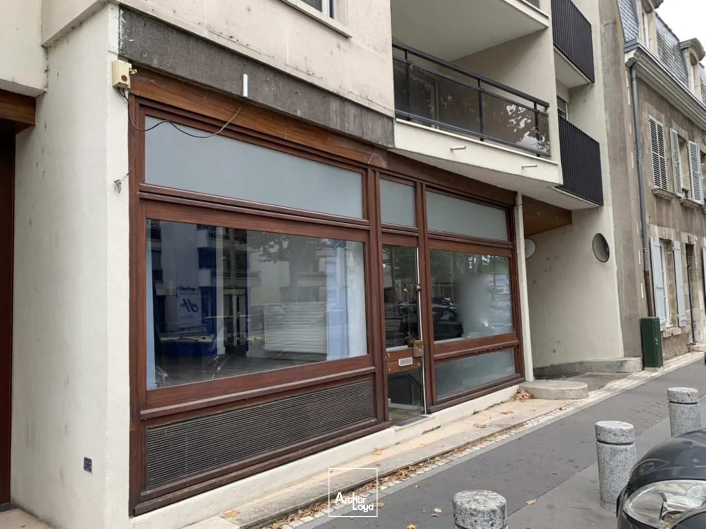 LOCAL COMMERCIAL AVENUE DAUPHINE