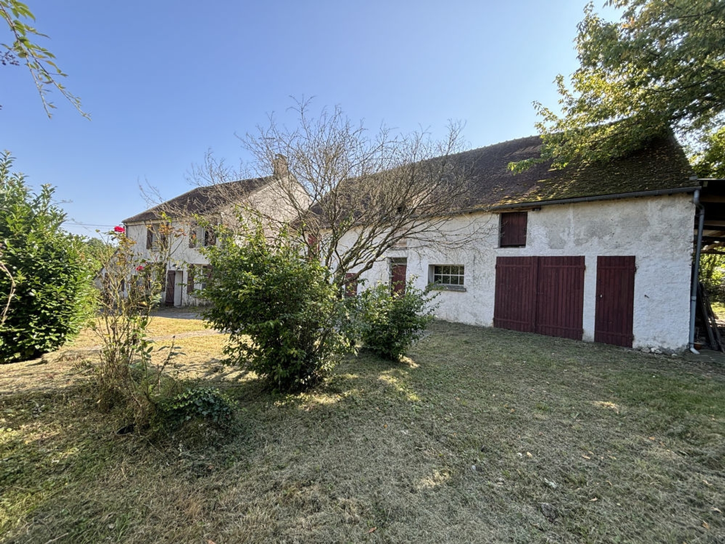 Maison briarde INVESTISSEMENT - A RENOVER - A DIVISER - A AIMER , 2973m2 Terrain ' A BATIR' - A DIVISER