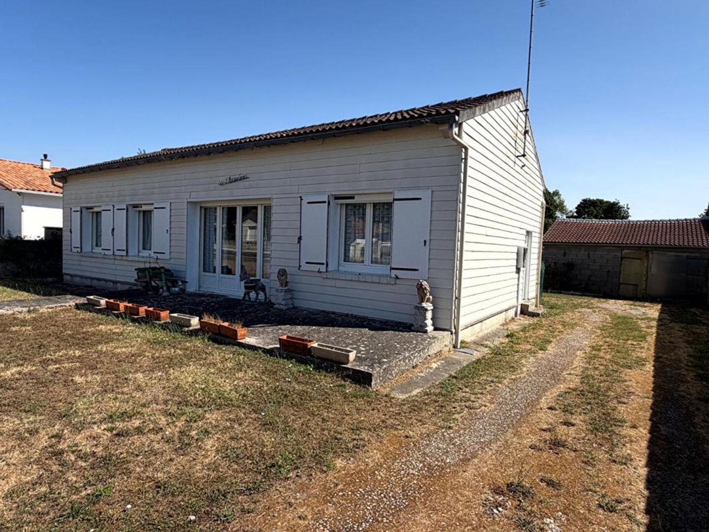 A Saujon ensemble immobilier de plain pied de 115 m2 sur 1324 m2 de terrain