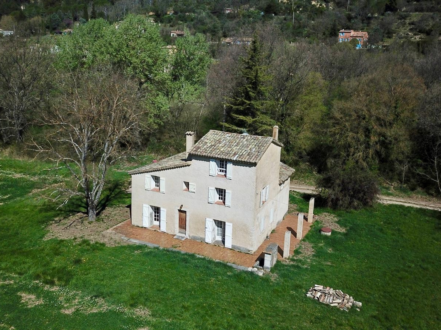 Maison à vendre - 7 pièces - 157m2 - Riez (04500)