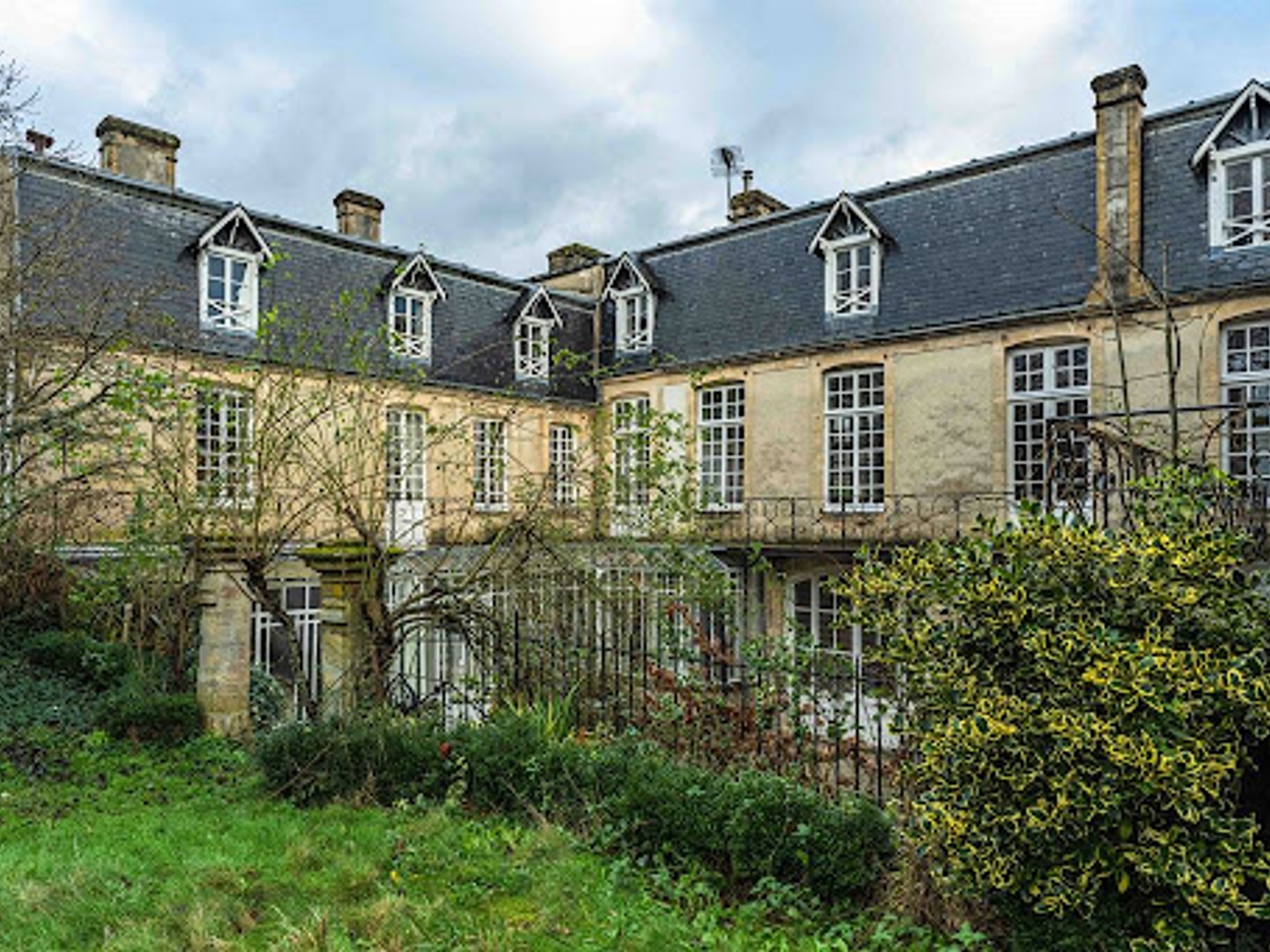 Maison 14 pièces 416 m²