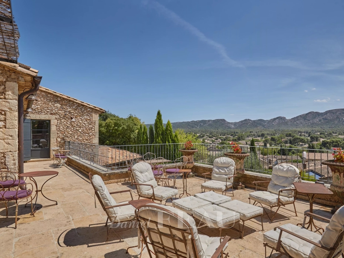 Maison à vendre - 15 pièces - 641m2 - Eygalières (13810)