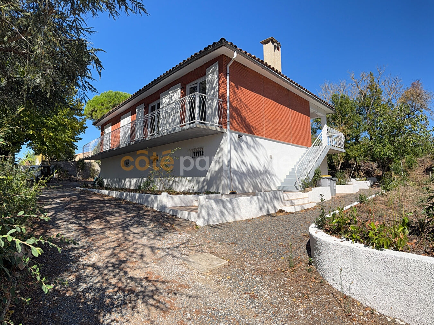 Lavalette. Maison des années 70 avec sous-sol, grand terrain.