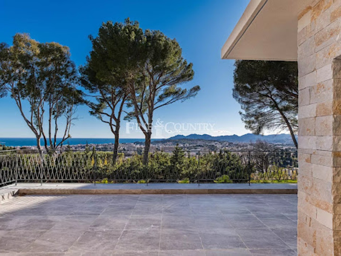 Villa 9 pièces 370 m²