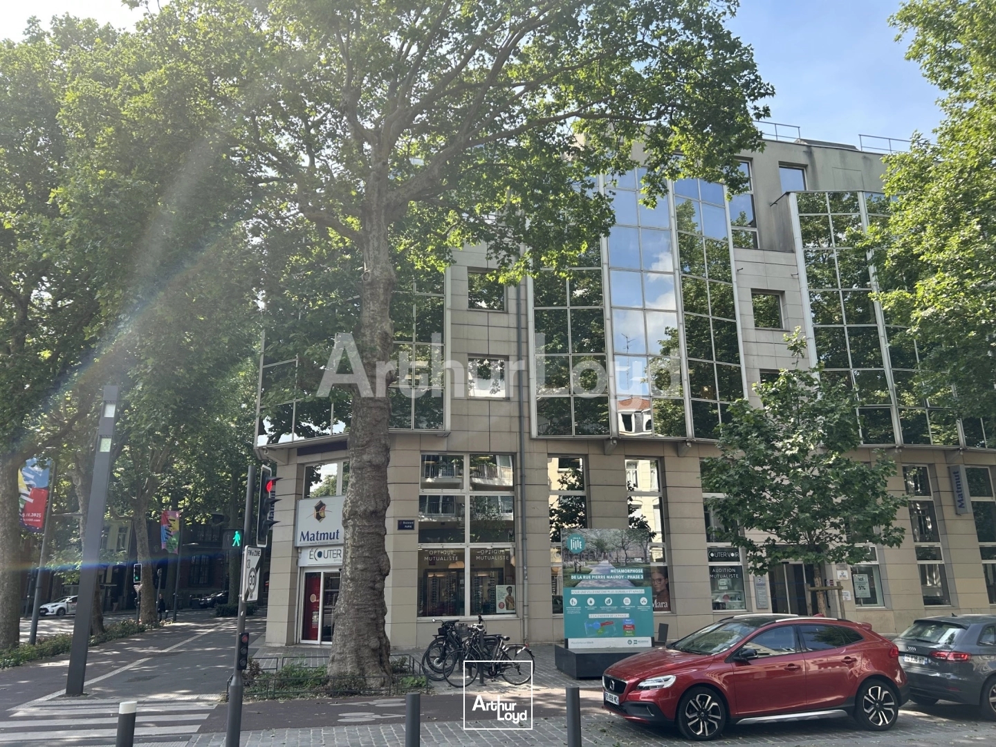Bureaux à vendre à Lille - Locaux en bon état général, modulables et terrasse avec vue sur le parc pour le R+4