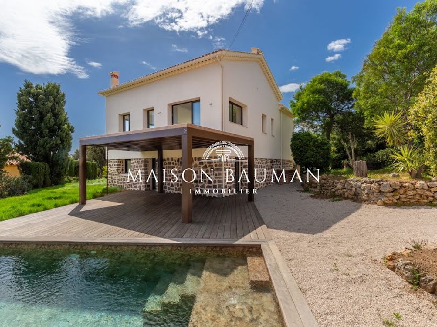 Maison à vendre - 6 pièces - 185m2 - Roquebrune-Sur-Ar... (83380)