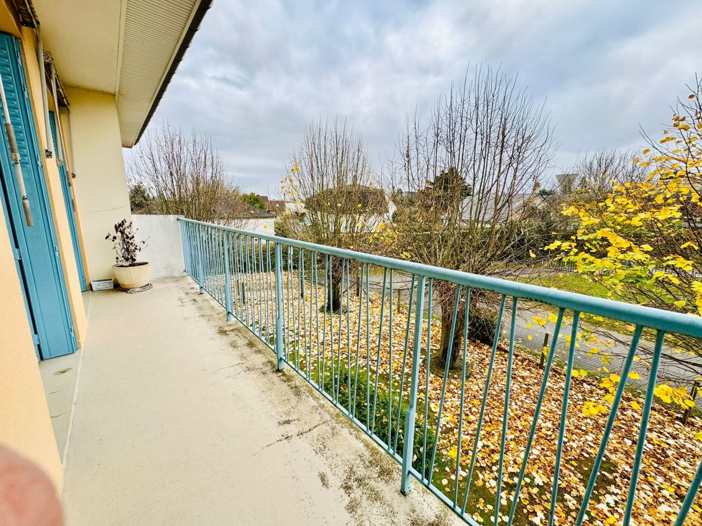 Appartement T4 avec balcon et parking privatif.