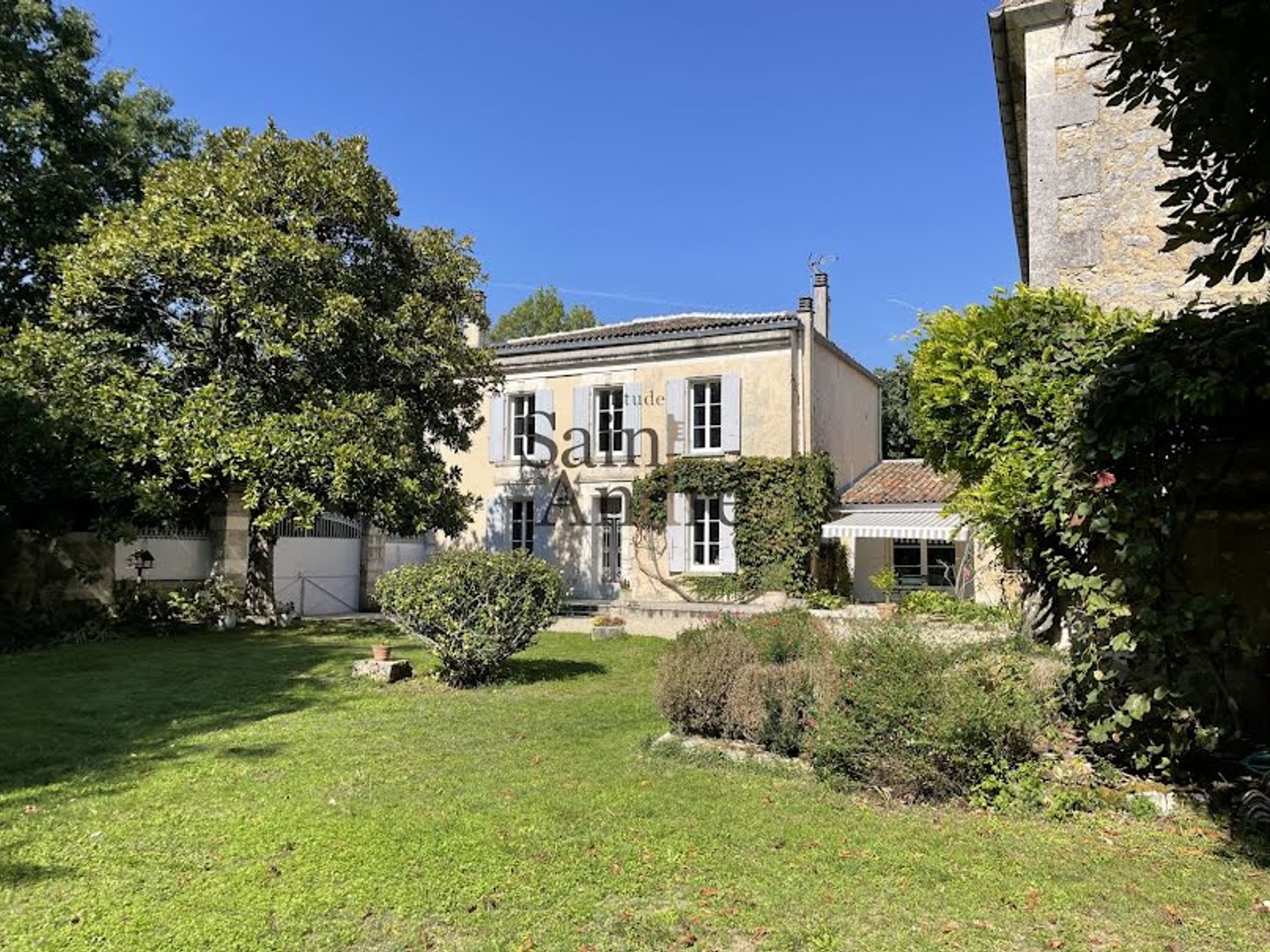 Maison 8 pièces 320 m²
