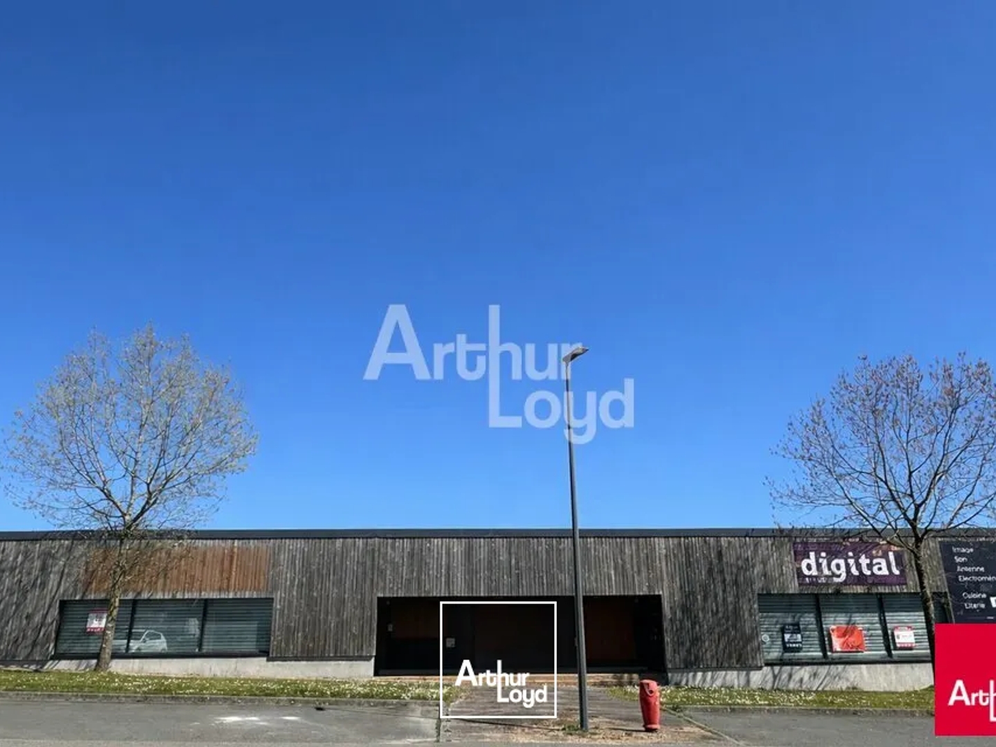 VITRE ZONE COMMERCIALE - LOCAL COMMERCIAL A VENDRE - DIVISIBLE