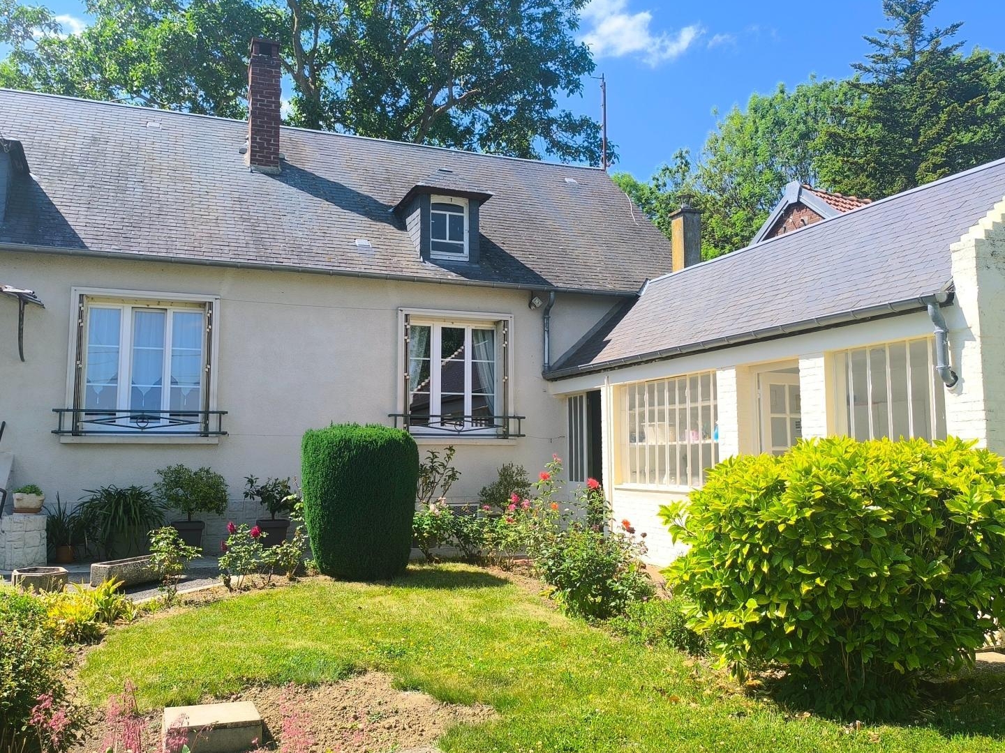 CHARMANTE MAISON