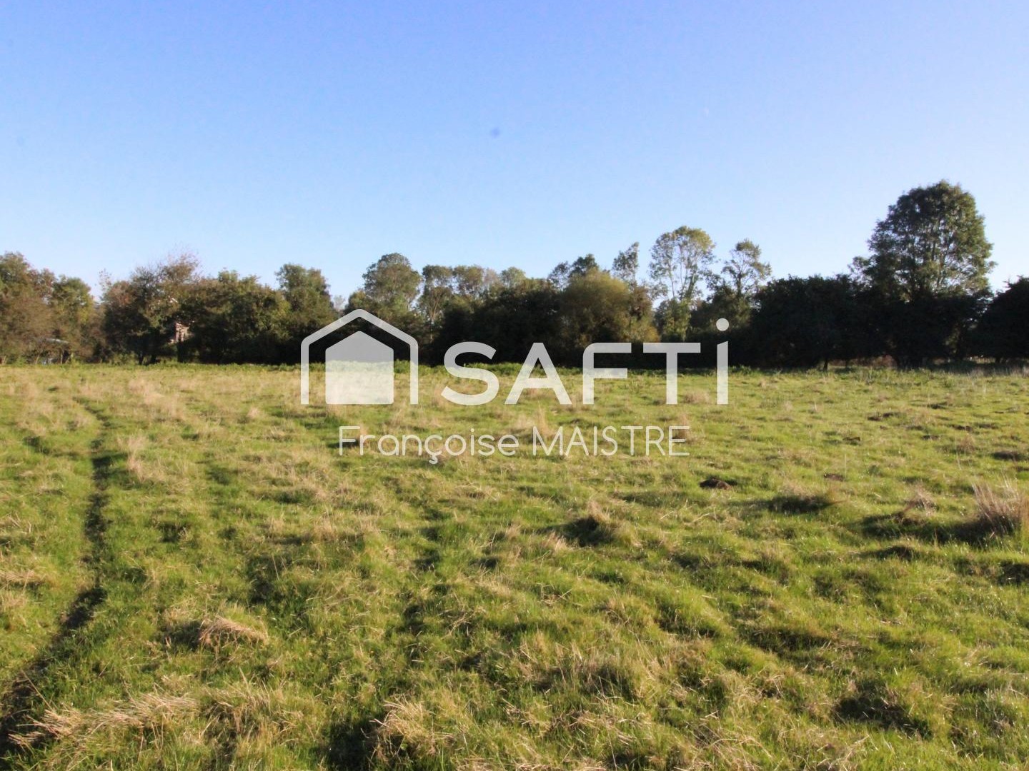 Terrain plat, viabilisé et borné de 1 326m².