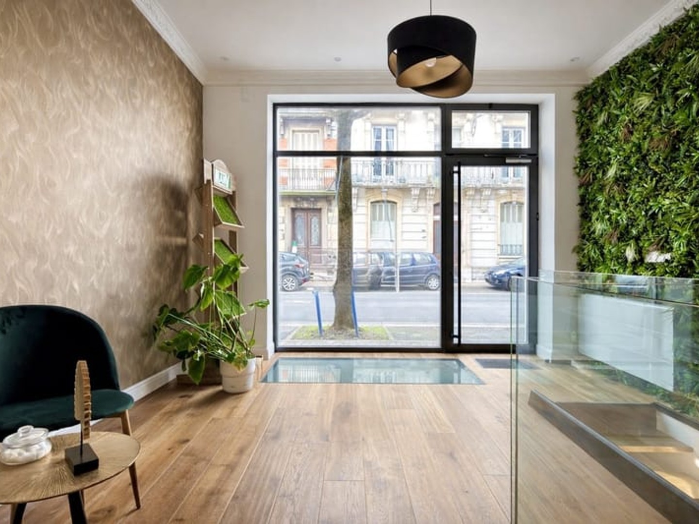 Local commercial 1 pièce 43 m²