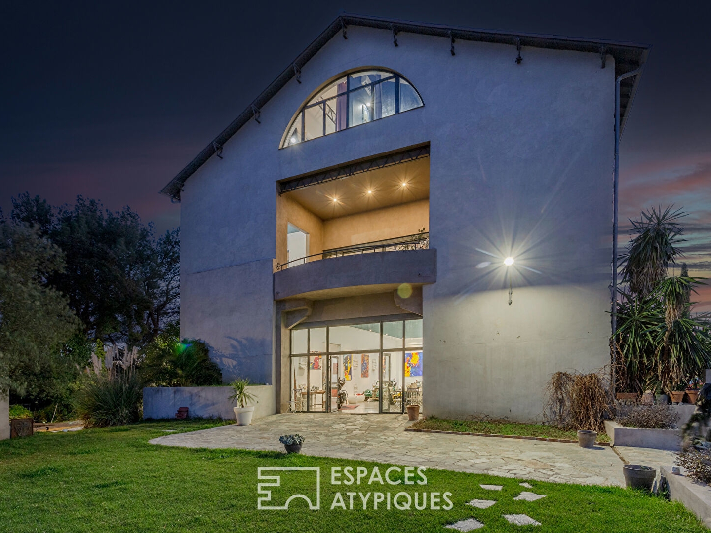 Maison à vendre - 14 pièces - 420m2 - Sommières (30250)