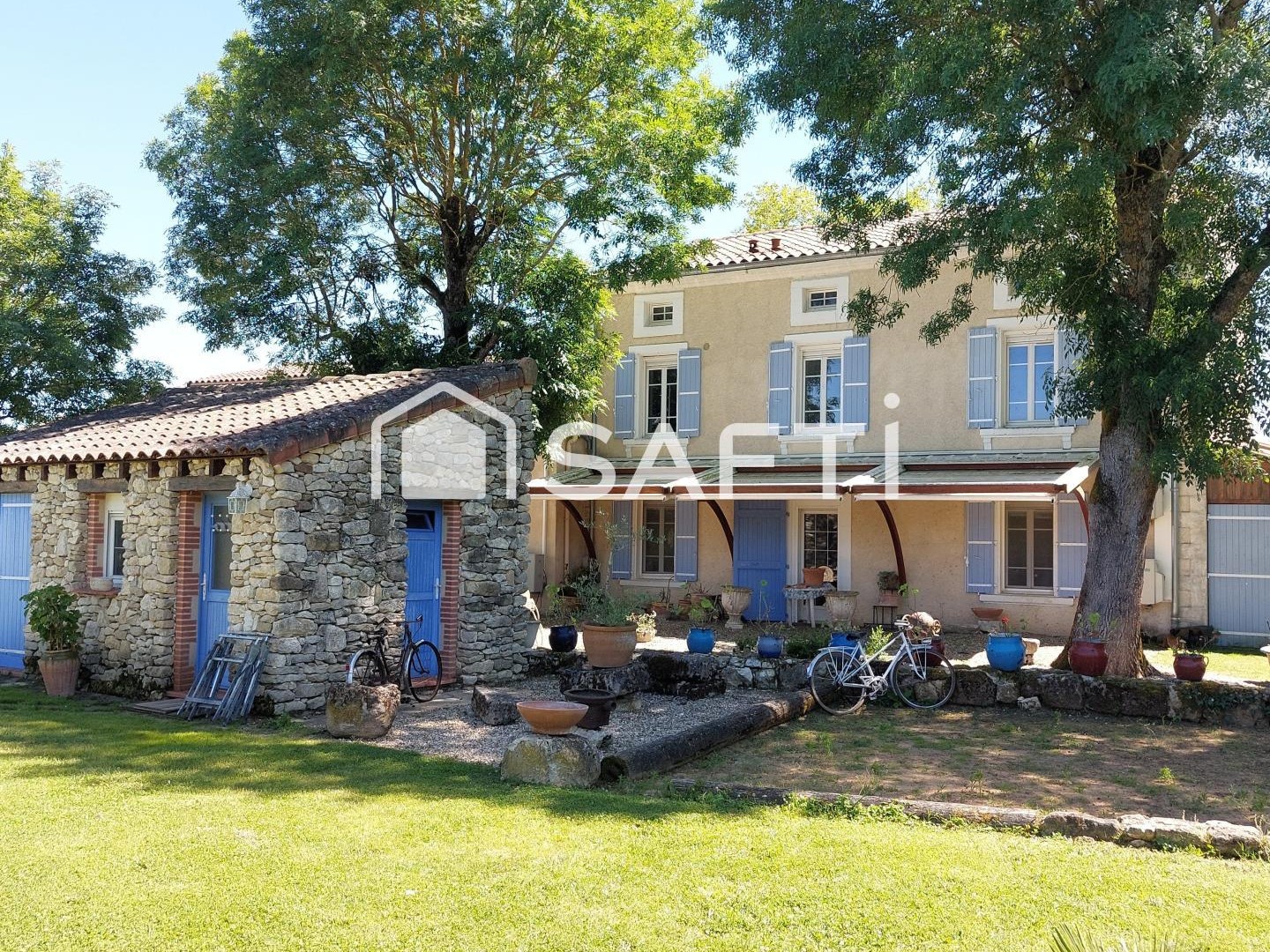 Propriété de 634 m² sur un terrain de 5329 m².