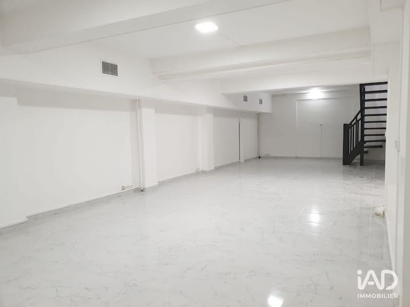 Commerce 100 m²