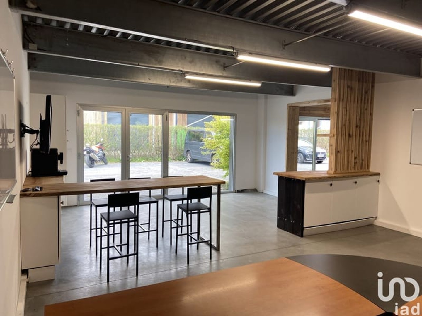 Immeuble commercial 90 m²