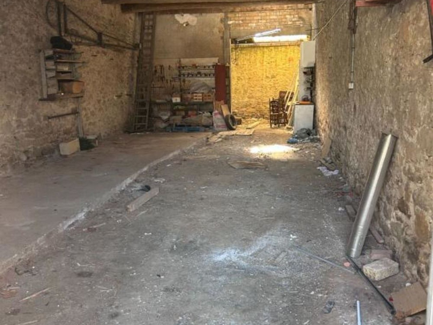 Parking / garage / box à vendre - 108m2 - Azille (11700)