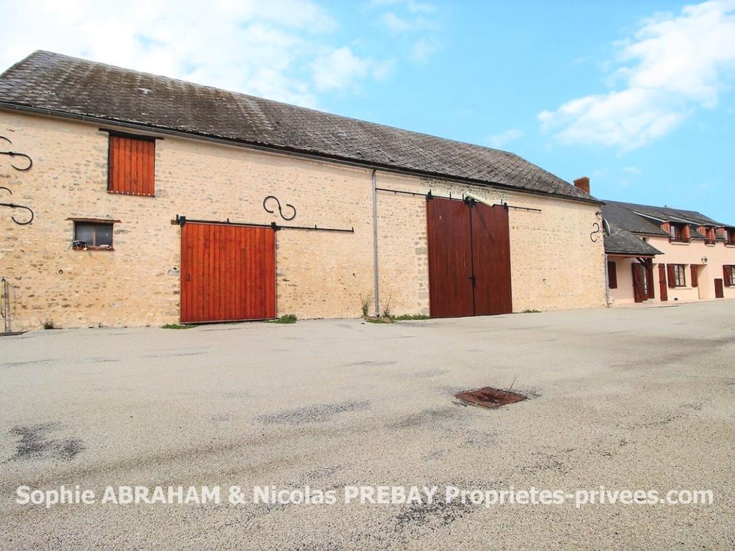 Fermette de 4 pièces, 3 chambres, dépendances, garages et terrain