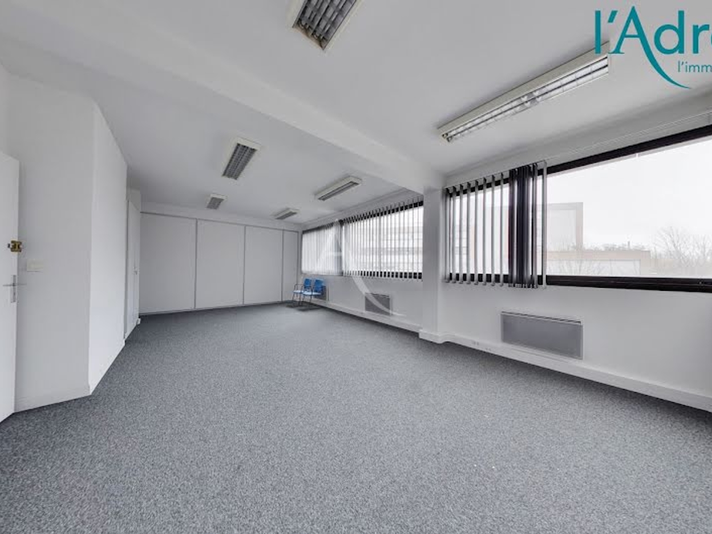 Local 8 pièces 200 m²