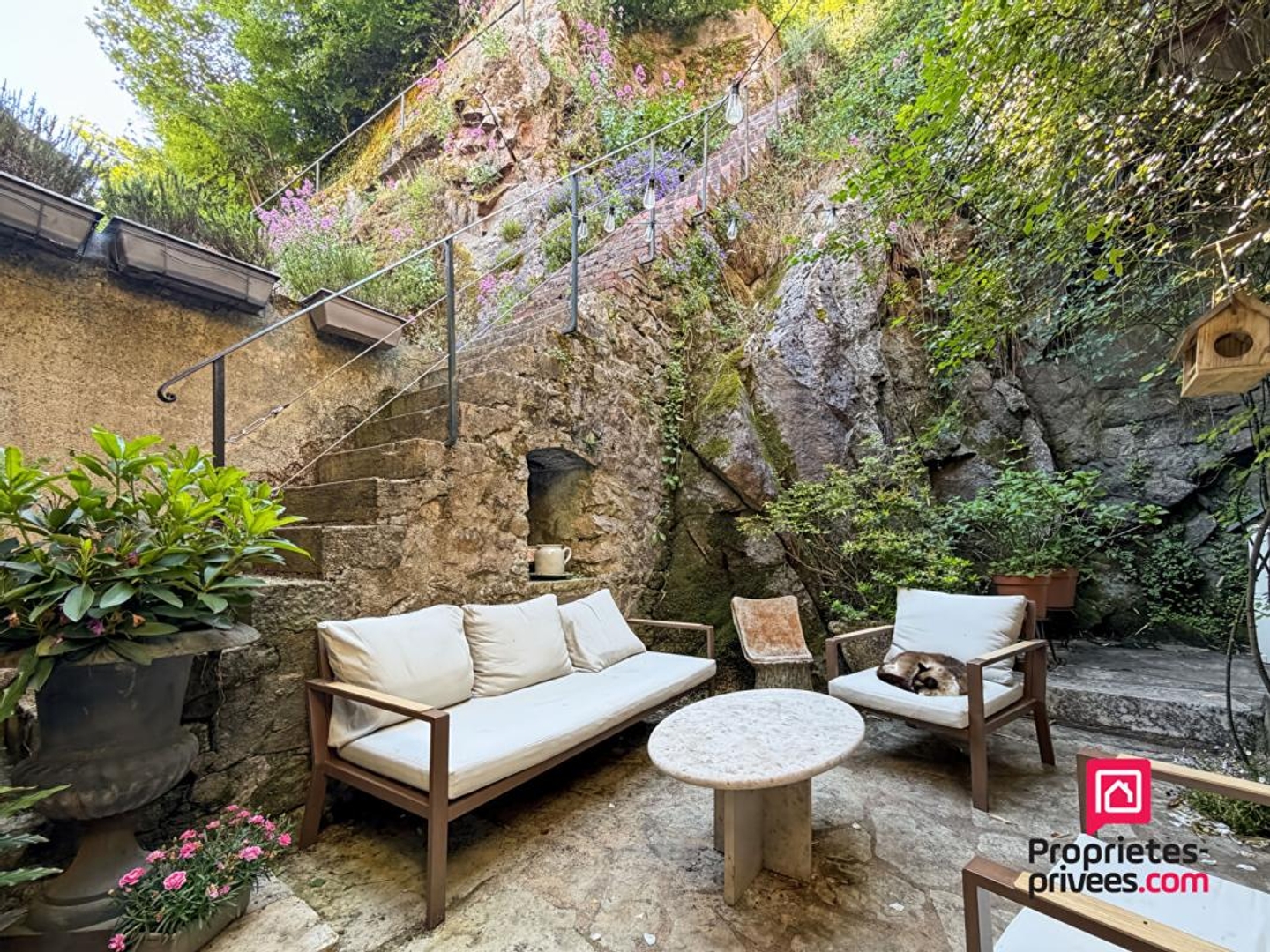 AVALLON MAISON RENOVEE AVEC JARDIN