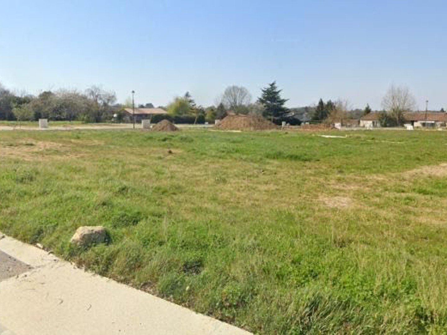 Terrain 600 m²
