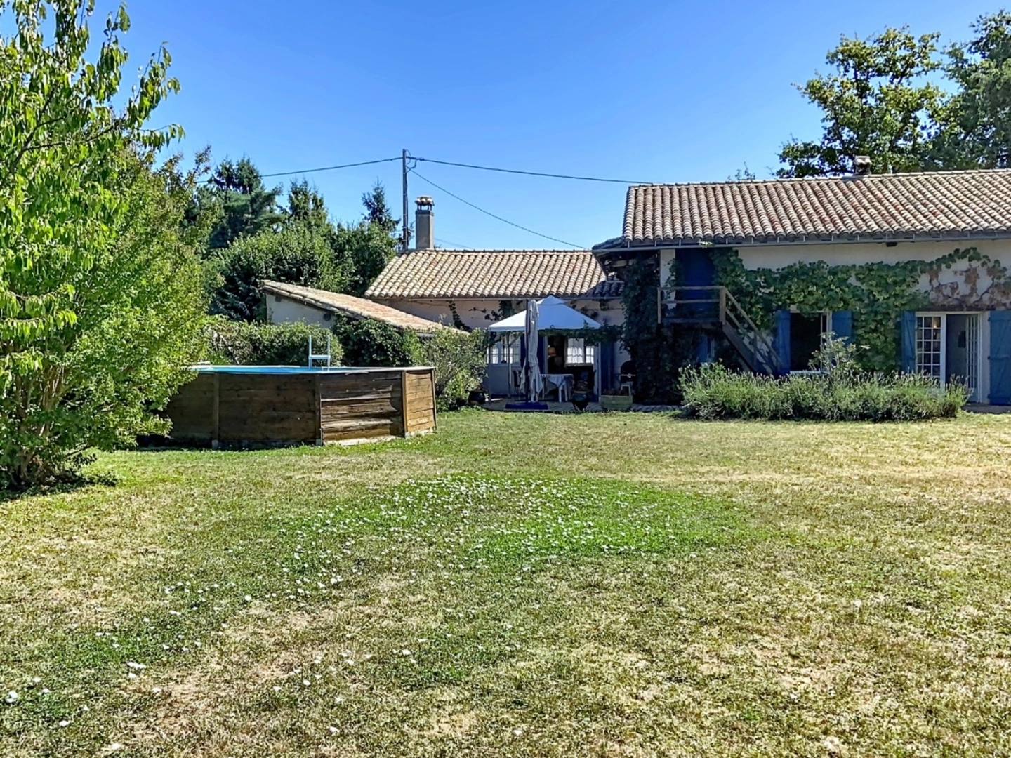 Maison à vendre - 8 pièces - 220m2 - Saint-Didier-Sur-... (01140)