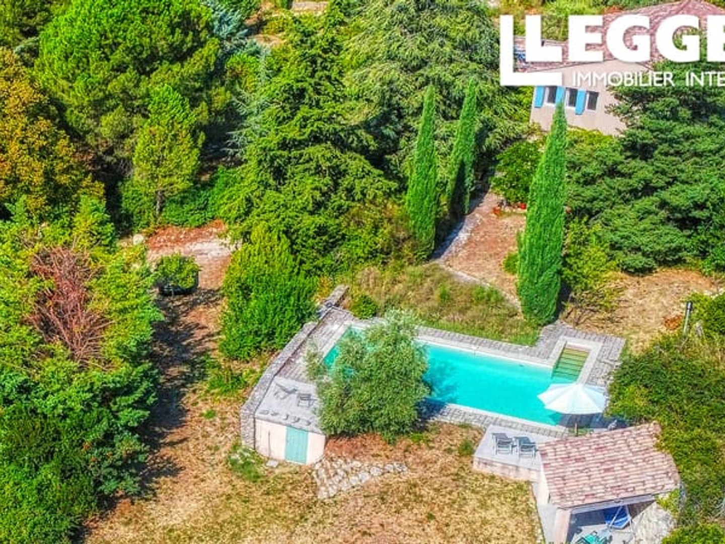 APT, LUBERON - Au calme et proche de la ville: grande propriété avec jardin, piscine et des vues panoramiques,