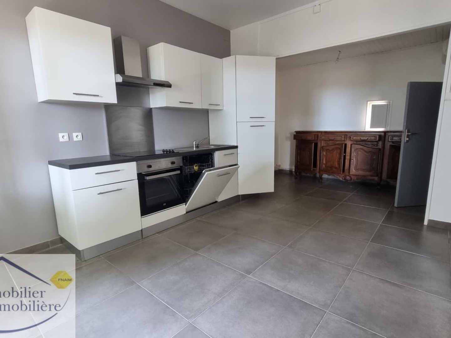 PIERREFEU PROPRIETE DU 18 ème SIECLE D'ENV 475M2 AVEC DEPEND