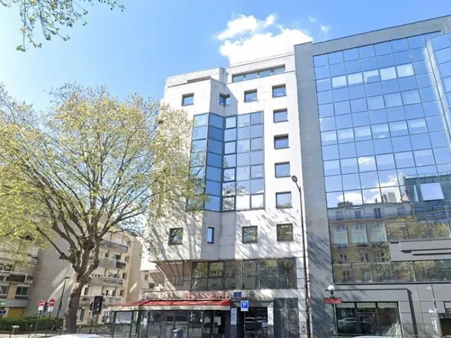 Au sein d'un immeuble tertiaire au pied du métro (Ligne 9 - Station "Billancourt"), Corpimmo vous propose à la vente des bureaux rationnels et climatisés en étages privatifs